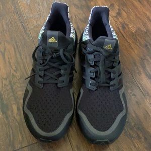 Men’s Adidas Ultraboost Tennis Shoes 9.5 Black. Like new. Been worn once.